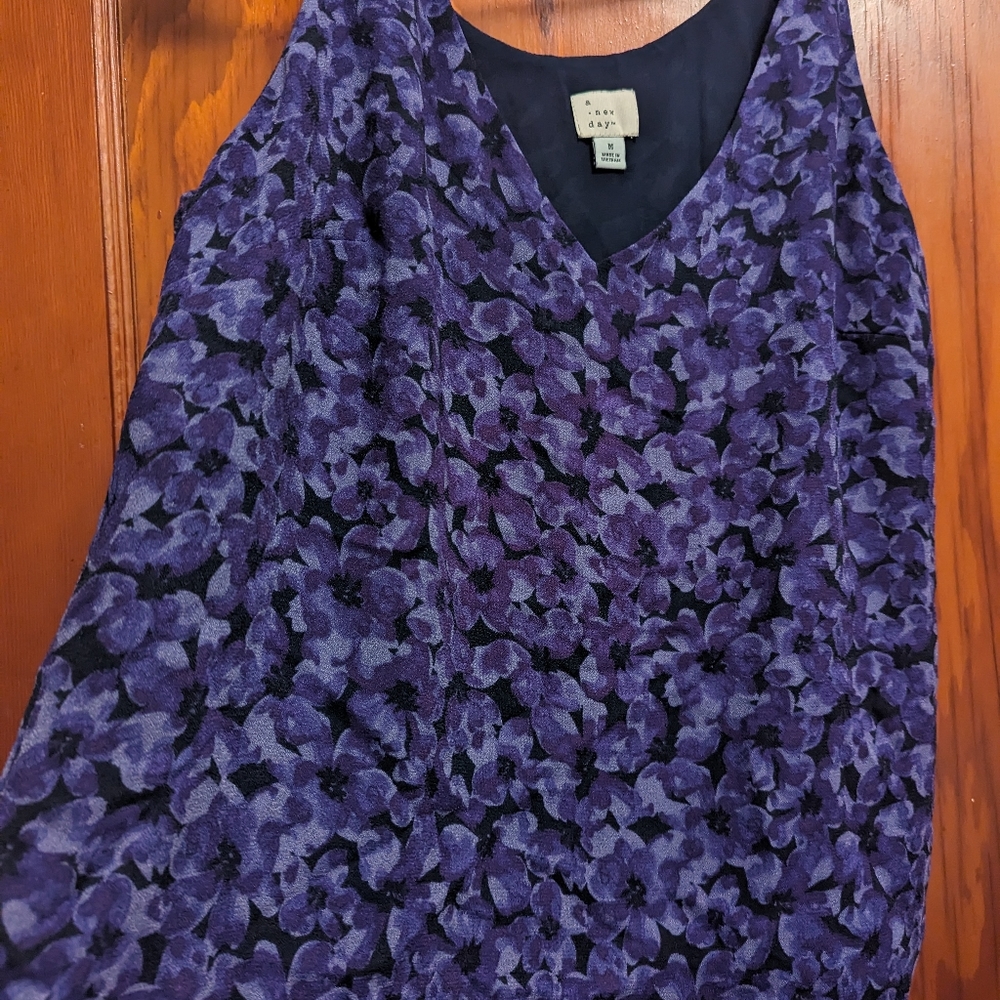 Sleeveless ladies blouse